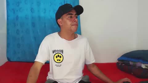 Snapshot of badjuanhot chatting on February 19, 12:33 pm Juan Help us reach 100 likes online show from February 19, 12:33 pm