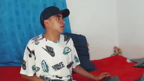 Snapshot of badjuanhot chatting on February 20, 11:31 am Juan Help us reach 100 likes online show from February 20, 11:31 am