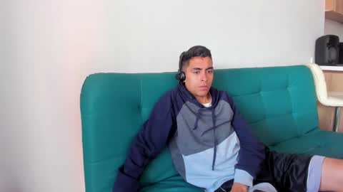 Snapshot of badjuanhot chatting on October 3, 2:58 pm Juan Help us reach 100 likes online show from October 3, 2:58 pm