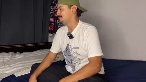 Snapshot of badlucky_ chatting on January 17, 4:50 am badlucky_ online show from January 17, 4:50 am