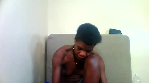 Snapshot of bads_hornies chatting on April 7, 9:21 am bads_hornies online show from April 7, 9:21 am