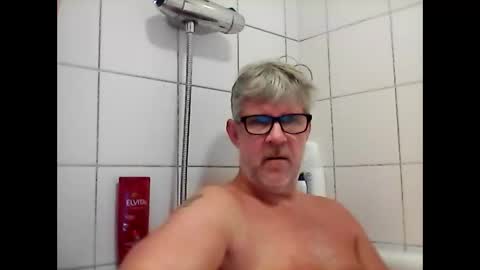 Snapshot of baggelina75 chatting on December 10, 7:22 pm baggelina75 online show from December 10, 7:22 pm