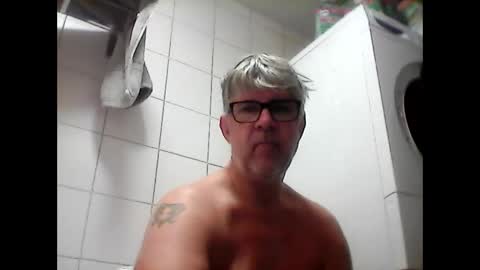 Snapshot of baggelina75 chatting on December 31, 8:59 am baggelina75 online show from December 31, 8:59 am