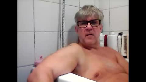 Snapshot of baggelina75 chatting on January 12, 9:29 pm baggelina75 online show from January 12, 9:29 pm