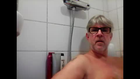 Snapshot of baggelina75 chatting on January 20, 6:10 pm baggelina75 online show from January 20, 6:10 pm