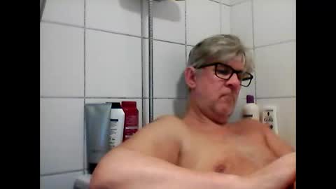 Snapshot of baggelina75 chatting on January 27, 7:13 pm baggelina75 online show from January 27, 7:13 pm