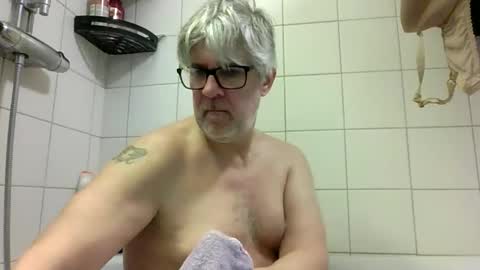 Snapshot of baggelina75 chatting on March 1, 1:57 pm baggelina75 online show from March 1, 1:57 pm