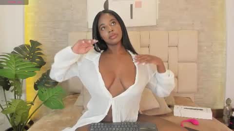 bahamadia_ online show from July 10, 3:44 am