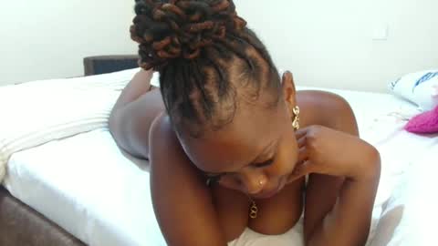 bambi_e online show from April 11, 7:45 am