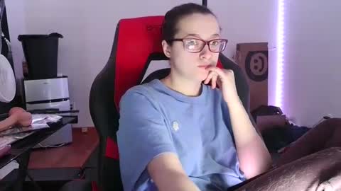 bambiboo8113 online show from March 3, 7:06 pm