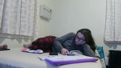 bambiboo8113 online show from December 4, 7:50 am