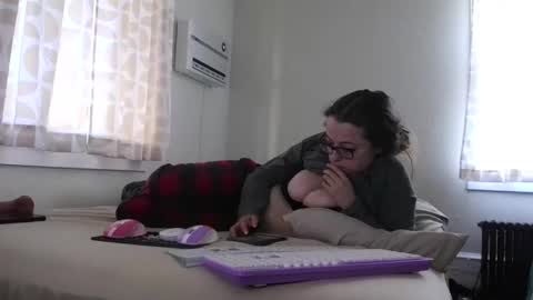 bambiboo8113 online show from December 4, 8:06 pm