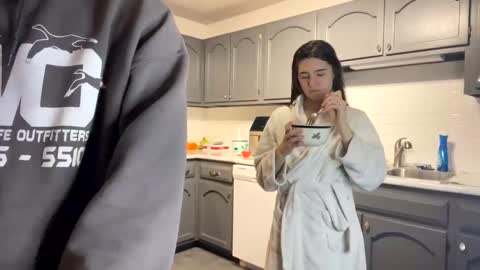 Snapshot of bambifarrina chatting on March 5, 12:05 am bambifarrina online show from March 5, 12:05 am