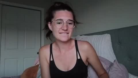 bambifarrina online show from June 7, 1:32 am