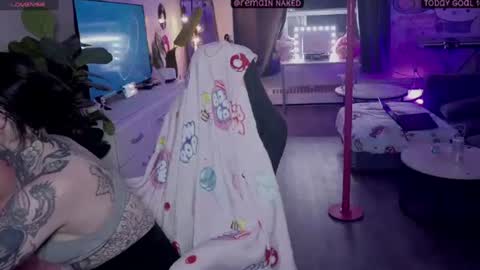 Snapshot of bambitatted chatting on February 1, 2:32 am bambitatted online show from February 1, 2:32 am