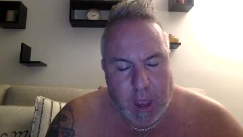 banana5289 online show from November 5, 8:20 pm