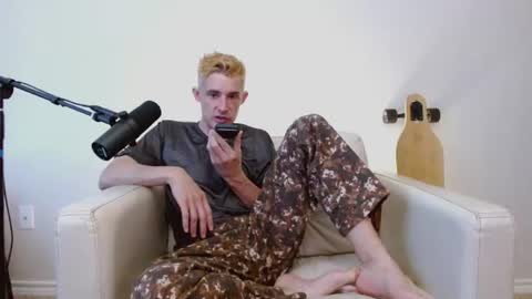 bananacurvesleft online show from July 3, 11:22 pm