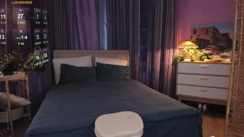 Snapshot of bananarum chatting on February 23, 12:57 pm Allie online show from February 23, 12:57 pm