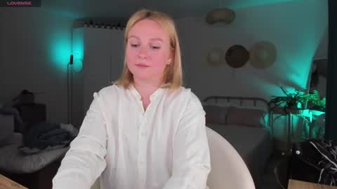 Allie online show from July 1, 7:35 pm