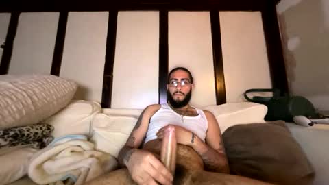 Snapshot of bandzz2333 chatting on April 16, 8:59 am bandzz2333 online show from April 16, 8:59 am