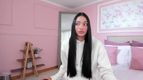 Snapshot of barbara_noa chatting on December 16, 12:21 pm Barbara Noa online show from December 16, 12:21 pm