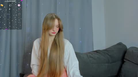 Kendall online show from December 1, 9:15 pm