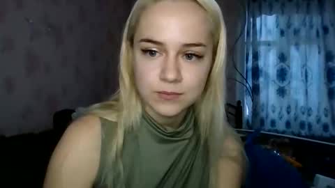 Snapshot of barbie___girl chatting on November 12, 5:30 am barbie___girl online show from November 12, 5:30 am