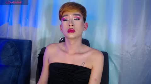          I work from home this is my room 3 online show from January 27, 10:38 am