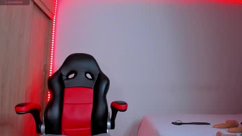 Nicolle  online show from November 3, 4:03 am