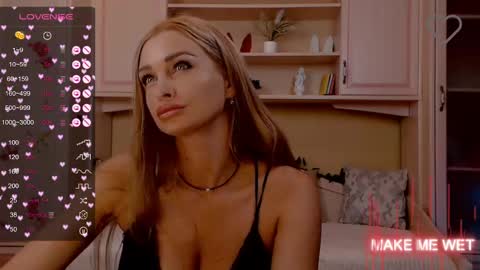 Snapshot of barbie_kiss1 chatting on December 6, 1:40 am barbie online show from December 6, 1:40 am