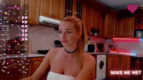 Snapshot of barbie_kiss1 chatting on December 21, 4:41 am barbie online show from December 21, 4:41 am