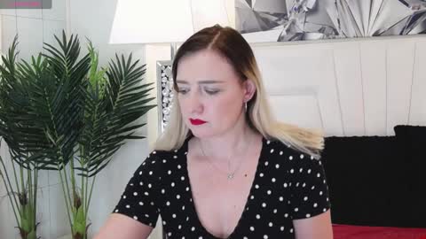 Snapshot of barbieeann chatting on December 16, 11:44 am Ann online show from December 16, 11:44 am