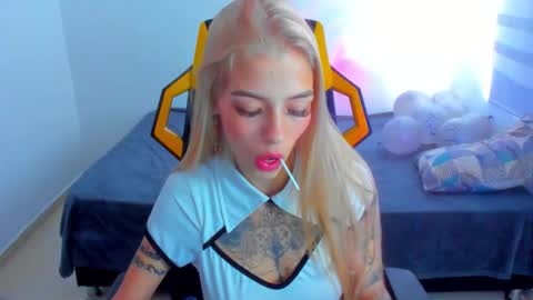 Snapshot of barbiie_5 chatting on February 20, 7:47 pm Barbie online show from February 20, 7:47 pm