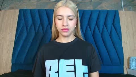 Snapshot of barbiie_98 chatting on September 19, 12:06 pm barbiie_98 online show from September 19, 12:06 pm