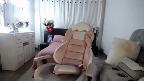 Snapshot of barbysweet1 chatting on December 4, 2:32 am VALENTINA online show from December 4, 2:32 am