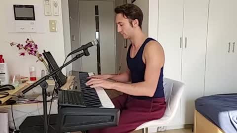 BareBritPianist online show from November 21, 4:44 am