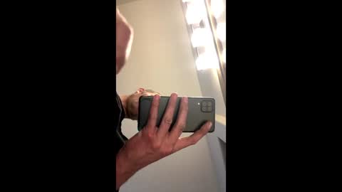 Snapshot of barniemay1 chatting on January 28, 7:21 pm barniemay1 online show from January 28, 7:21 pm