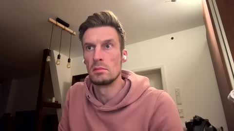 Snapshot of basst23 chatting on February 17, 10:25 pm basst23 online show from February 17, 10:25 pm