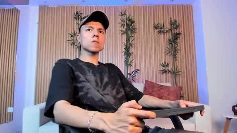 Snapshot of basthiianxxx chatting on December 16, 7:08 pm Basthiian online show from December 16, 7:08 pm