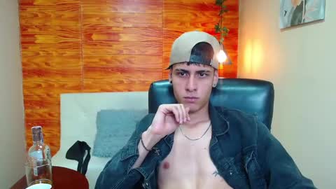 Snapshot of bastiaan_28 chatting on December 4, 6:22 am Bastian online show from December 4, 6:22 am