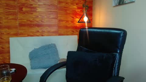 Snapshot of bastiaan_28 chatting on December 12, 5:42 am Bastian online show from December 12, 5:42 am