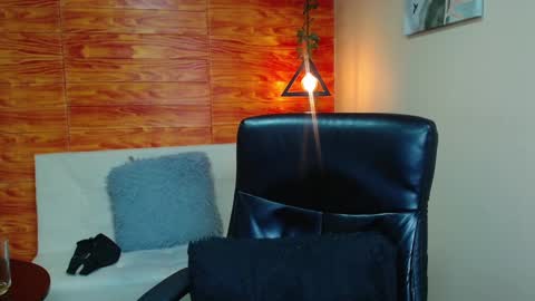 Snapshot of bastiaan_28 chatting on December 17, 8:23 am Bastian online show from December 17, 8:23 am