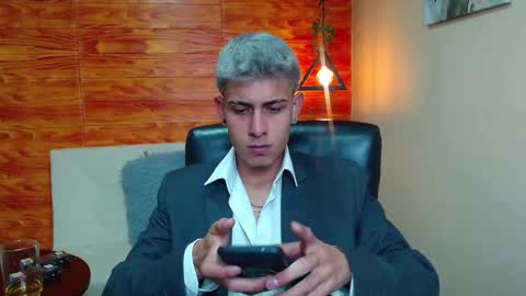 Snapshot of bastiaan_28 chatting on December 17, 11:59 pm Bastian online show from December 17, 11:59 pm
