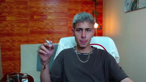 Snapshot of bastiaan_28 chatting on December 20, 1:36 am Bastian online show from December 20, 1:36 am
