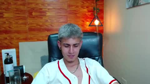 Snapshot of bastiaan_28 chatting on December 20, 7:44 am Bastian online show from December 20, 7:44 am