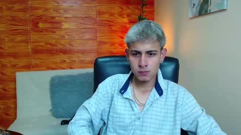 Snapshot of bastiaan_28 chatting on December 26, 3:06 am Bastian online show from December 26, 3:06 am