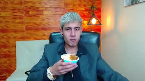 Snapshot of bastiaan_28 chatting on January 5, 5:20 pm Bastian online show from January 5, 5:20 pm