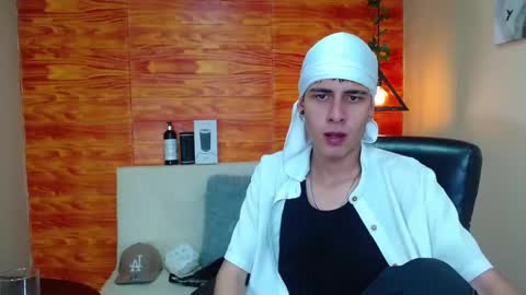 Snapshot of bastiaan_28 chatting on January 15, 4:15 am Bastian online show from January 15, 4:15 am