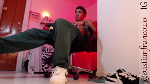 Bastian Independent Model online show from December 3, 7:54 am