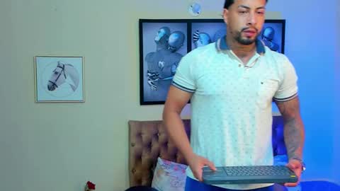 Snapshot of bastian_jones1 chatting on January 4, 4:01 am bastian_jones1 online show from January 4, 4:01 am